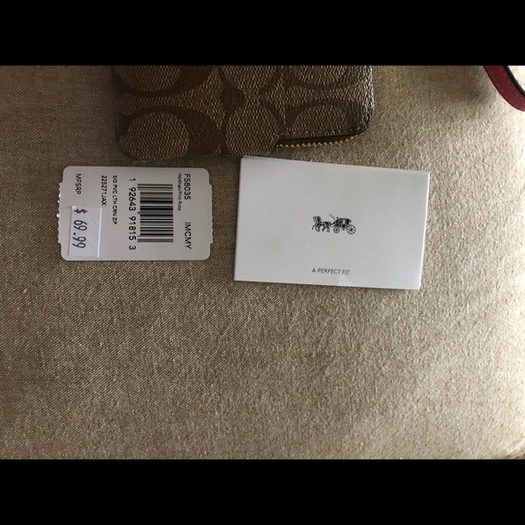 Coach wristlet NWT - Picture 6 of 6